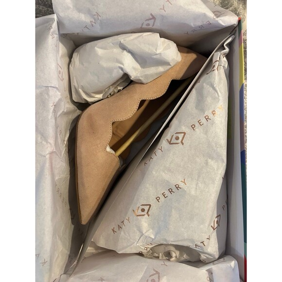 Katy Perry size 9.5 light tan microsuede pump - Picture 3 of 7